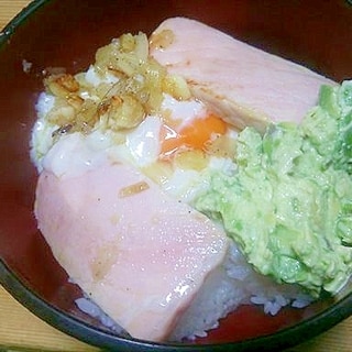 ハムステーキ目玉丼/アボガドディップ